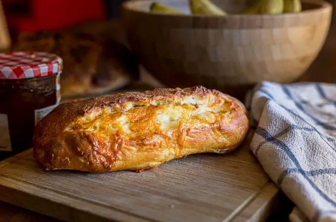 pain batard au fromage fait maison avec la recette de fournoratio.com