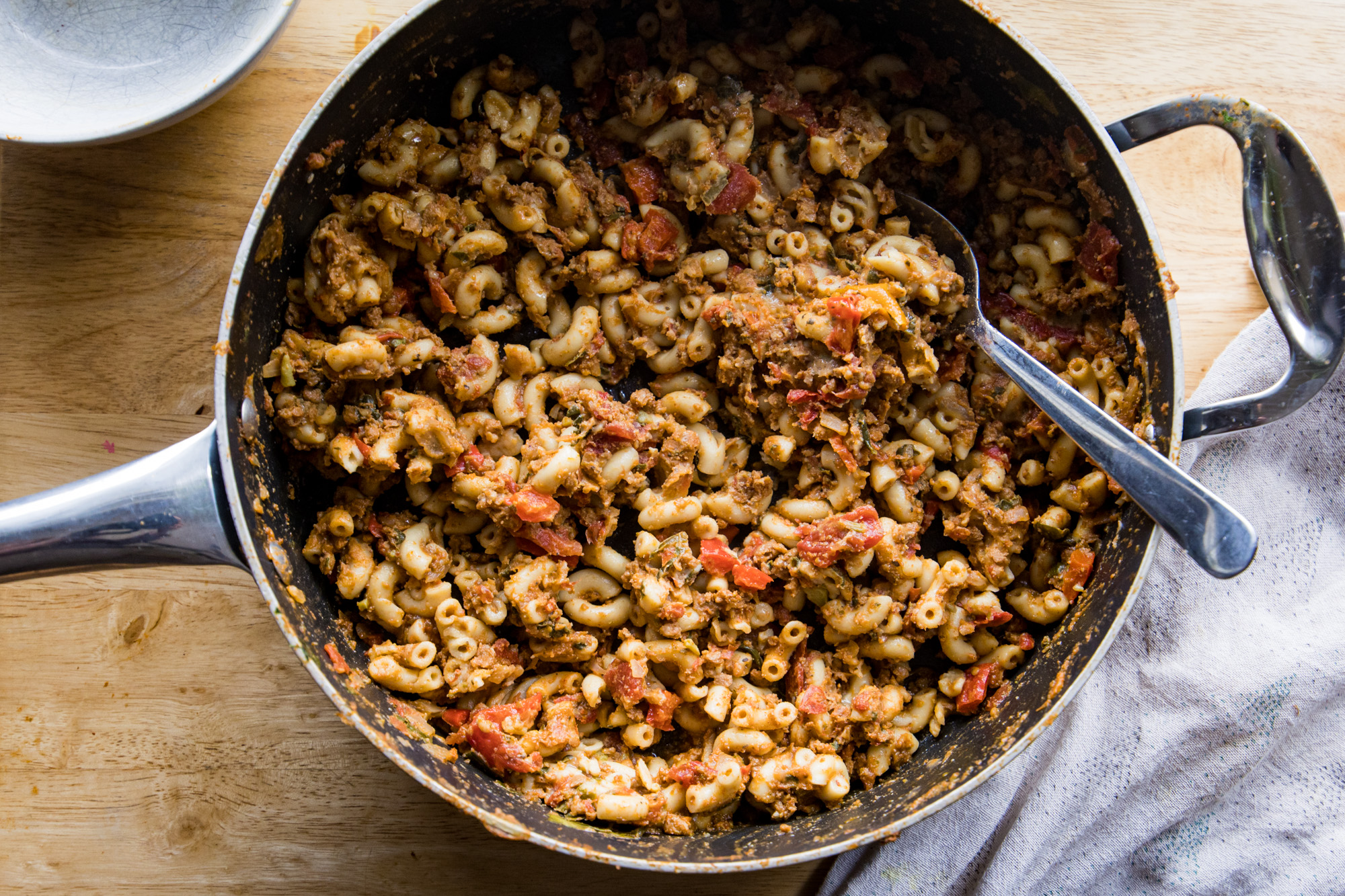 Une casserole de one pot pasta à la mexicaine facile à faire. Par Fournoratio.com